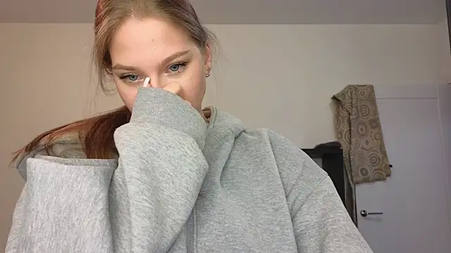 Snapshot of MiaKeler chatting on 02/18/25, 05:53 MiaKeler online show from 02/18/25, 05:53