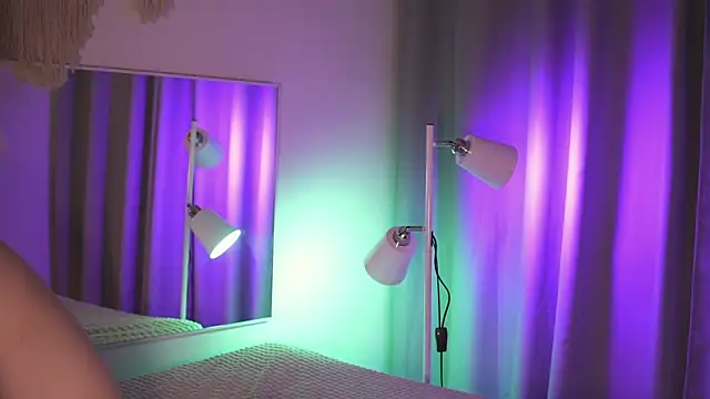 Snapshot of MiaKeler chatting on 03/22/25, 04:58 MiaKeler online show from 03/22/25, 04:58