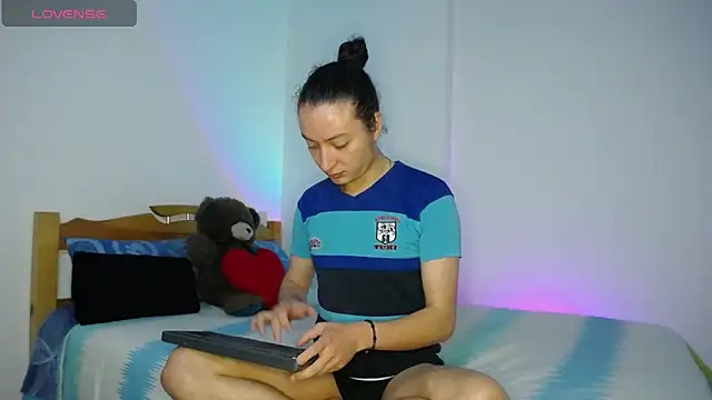 Snapshot of monkeywillwhite chatting on 12/13/24, 10:23 monkeywillwhite online show from 12/13/24, 10:23