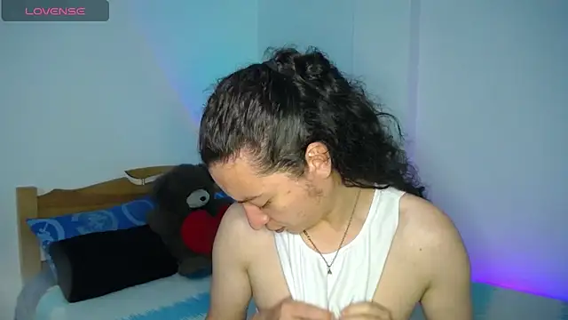 Snapshot of monkeywillwhite chatting on 12/20/24, 10:11 monkeywillwhite online show from 12/20/24, 10:11