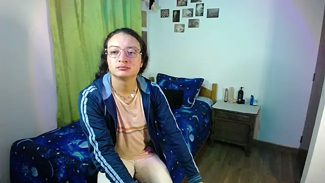 Snapshot of monkeywillwhite chatting on 10/25/25, 03:03 monkeywillwhite online show from 10/25/25, 03:03