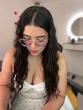 Lia flowers online show from 02/14/26, 11:12