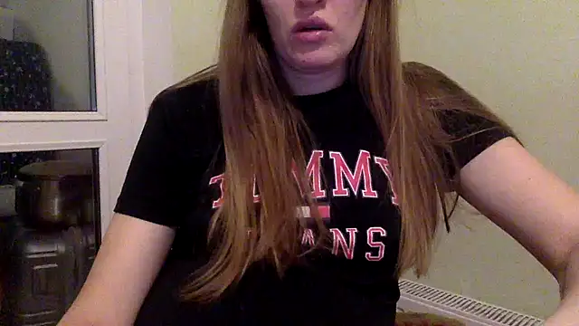 Snapshot of vanessa4you chatting on 02/03/25, 03:42 vanessa4you online show from 02/03/25, 03:42