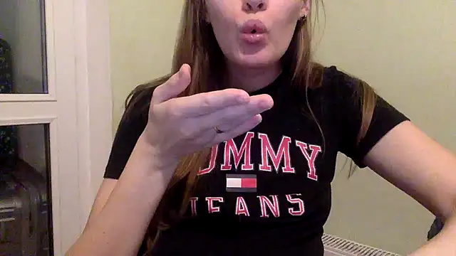 Snapshot of vanessa4you chatting on 02/05/25, 03:34 vanessa4you online show from 02/05/25, 03:34