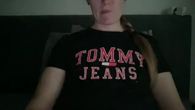 Snapshot of vanessa4you chatting on 10/25/25, 07:49 vanessa4you online show from 10/25/25, 07:49