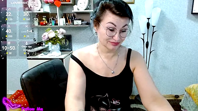 Snapshot of BeatriksS chatting on 10/28/25, 04:09 BeatriksS online show from 10/28/25, 04:09