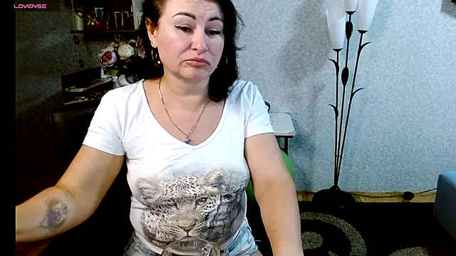 Snapshot of BeatriksS chatting on 10/30/25, 05:24 BeatriksS online show from 10/30/25, 05:24