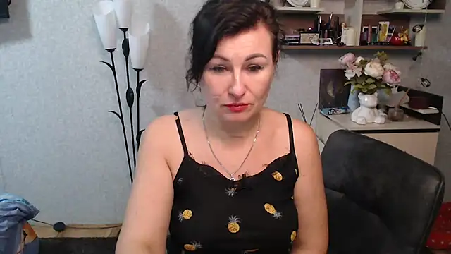 Snapshot of BeatriksS chatting on 11/19/25, 08:20 BeatriksS online show from 11/19/25, 08:20