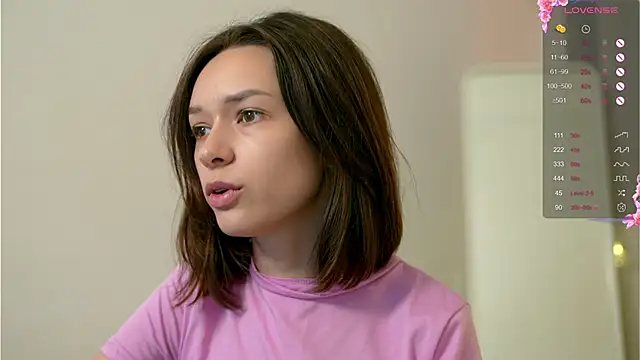 VivianLy  online show from 12/10/24, 11:00