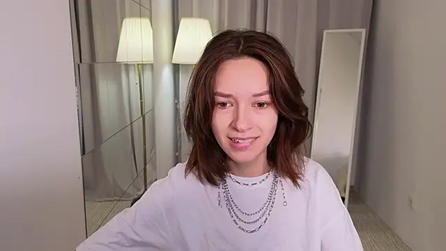 VivianLy  online show from 12/20/24, 07:55