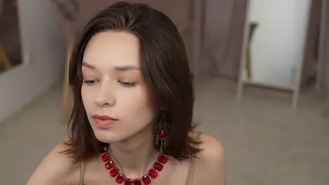 VivianLy  online show from 12/24/24, 07:49