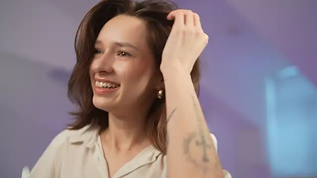 VivianLy  online show from 01/09/25, 11:03