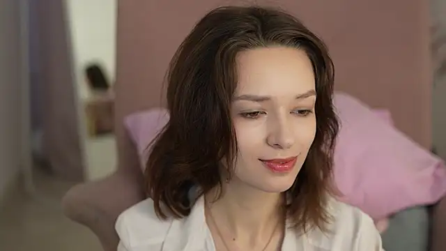 VivianLy  online show from 01/19/25, 07:36