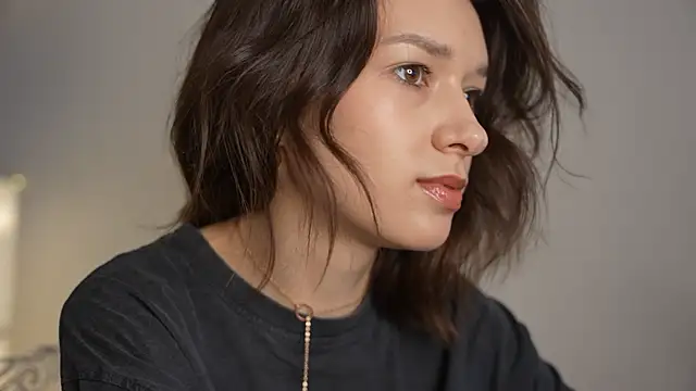 VivianLy  online show from 01/24/25, 08:44