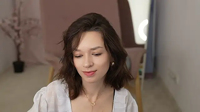 VivianLy  online show from 01/26/25, 08:03