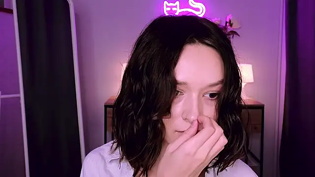 VivianLy  online show from 02/02/25, 12:35