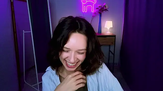 VivianLy  online show from 02/02/25, 03:39