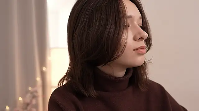 VivianLy  online show from 02/21/25, 11:01