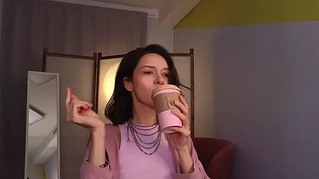 VivianLy  online show from 02/27/25, 09:54