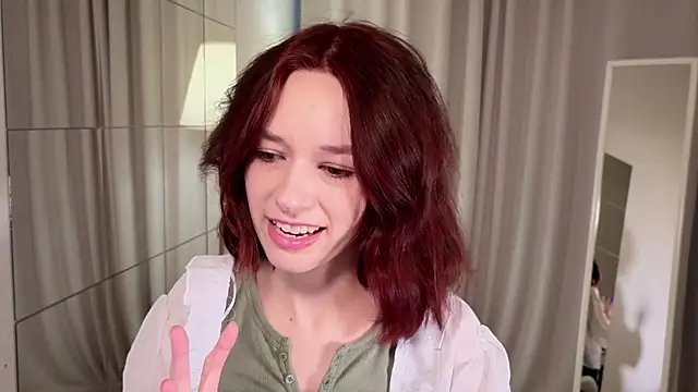 VivianLy  online show from 03/12/25, 07:57