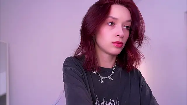 VivianLy  online show from 03/18/25, 08:14