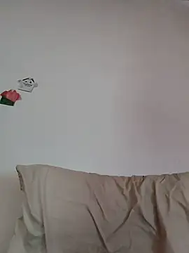 Snapshot of Yessi_rousse chatting on 10/29/25, 08:21 Yessi rousse online show from 10/29/25, 08:21