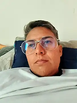 Snapshot of Yessi_rousse chatting on 11/04/25, 01:21 Yessi rousse online show from 11/04/25, 01:21