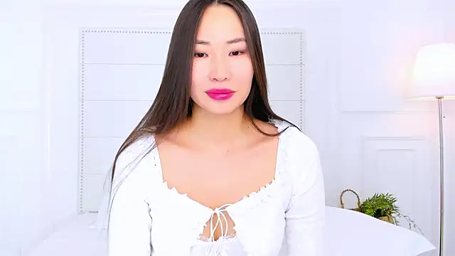 NaomiYuu online show from 11/21/25, 02:43