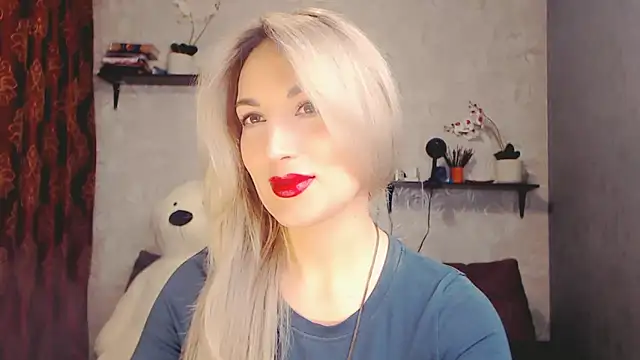 Snapshot of MillaXQueen chatting on 02/10/25, 12:39 MillaXQueen online show from 02/10/25, 12:39