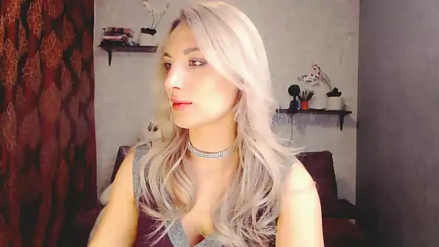 Snapshot of MillaXQueen chatting on 02/14/25, 11:31 MillaXQueen online show from 02/14/25, 11:31