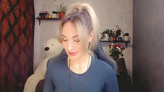 Snapshot of MillaXQueen chatting on 03/10/25, 09:53 MillaXQueen online show from 03/10/25, 09:53