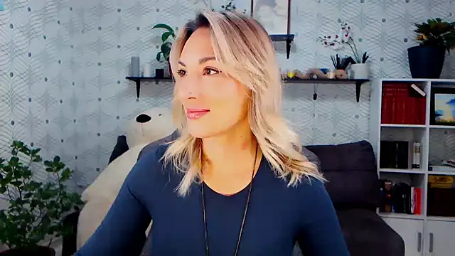 Snapshot of MillaXQueen chatting on 11/16/25, 05:57 MillaXQueen online show from 11/16/25, 05:57