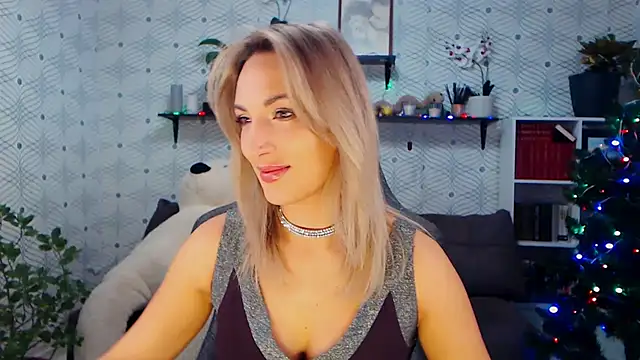 Snapshot of MillaXQueen chatting on 12/14/25, 07:25 MillaXQueen online show from 12/14/25, 07:25