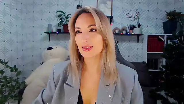 Snapshot of MillaXQueen chatting on 12/16/25, 03:28 MillaXQueen online show from 12/16/25, 03:28