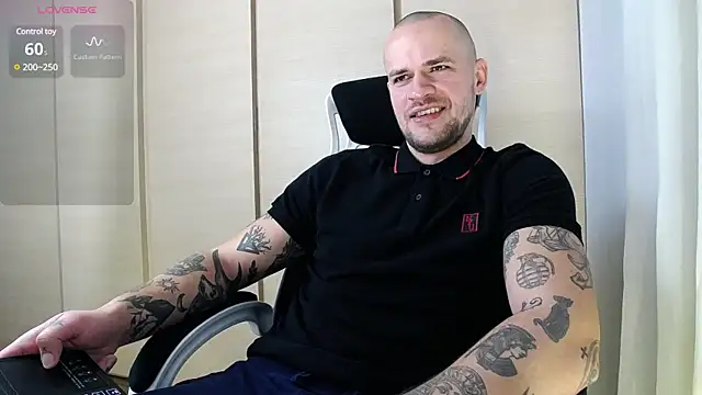 Snapshot of FindomJason chatting on 12/20/24, 07:44 FindomJason online show from 12/20/24, 07:44