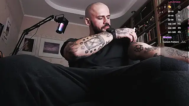 Snapshot of FindomJason chatting on 10/05/25, 04:16 FindomJason online show from 10/05/25, 04:16