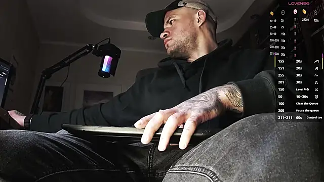 Snapshot of FindomJason chatting on 10/15/25, 01:33 FindomJason online show from 10/15/25, 01:33