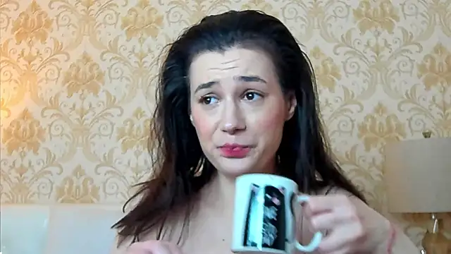 JuliaHunts online show from 04/06/26, 04:10