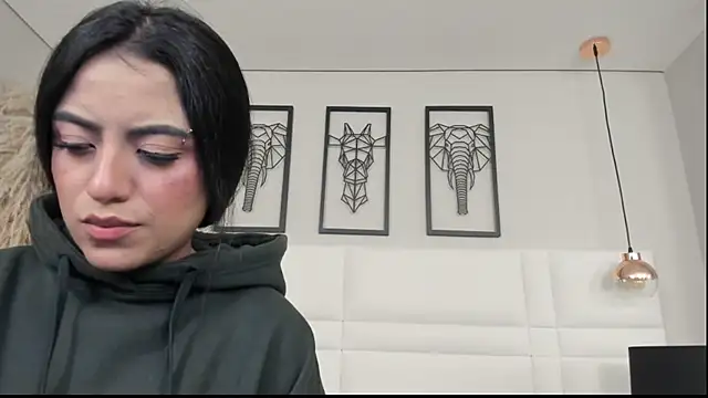 Rebeca jones online show from 09/30/25, 12:10