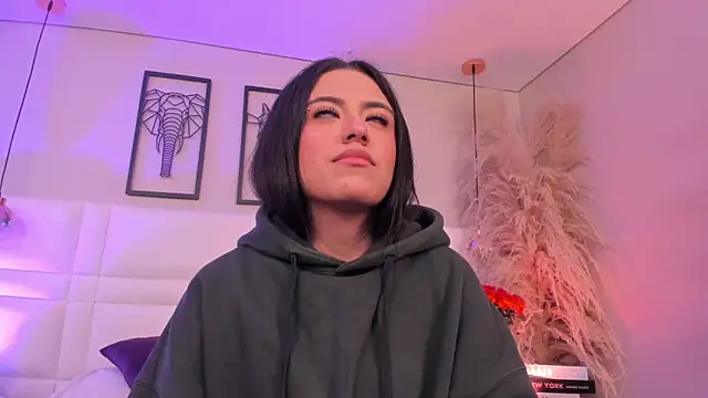 Rebeca jones online show from 12/15/25, 12:09