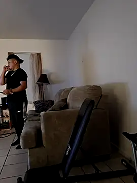 Snapshot of hungpenis210 chatting on 10/29/25, 01:52 hungpenis210 online show from 10/29/25, 01:52