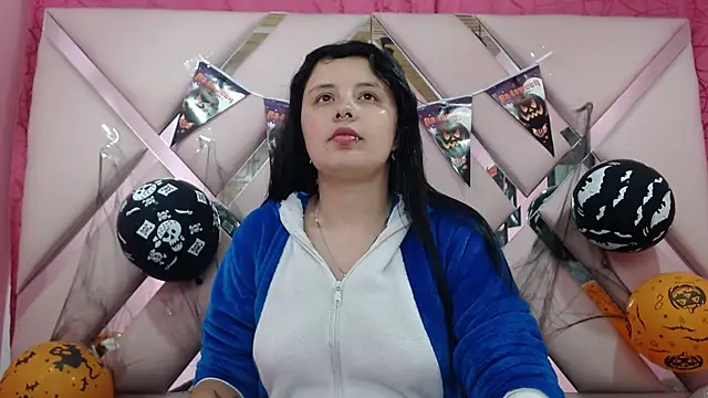 nathaly low1 online show from 10/28/25, 02:59