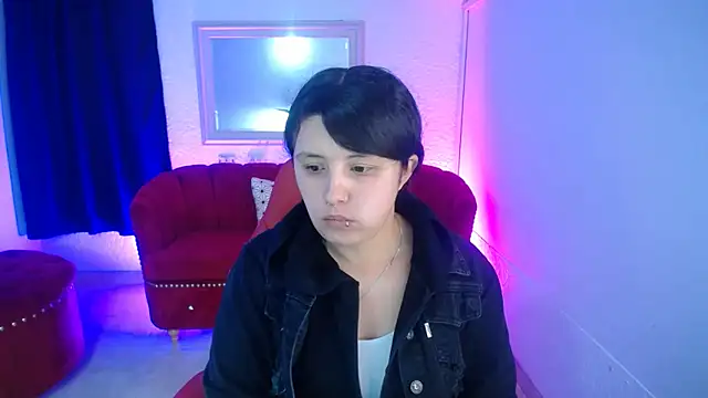 Snapshot of nathaly_low1 chatting on 06/08/26, 11:32 nathaly low1 online show from 06/08/26, 11:32