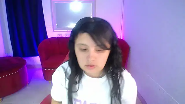 Snapshot of nathaly_low1 chatting on 06/25/26, 12:20 nathaly low1 online show from 06/25/26, 12:20