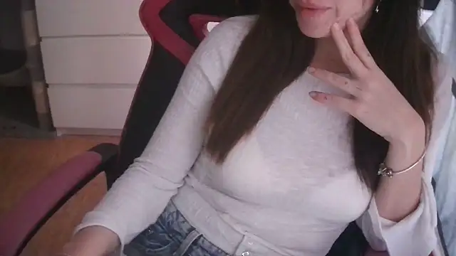 Snapshot of LunaGuerraxx chatting on 03/11/26, 08:31 LunaGuerraxx online show from 03/11/26, 08:31