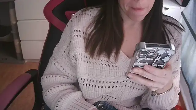 Snapshot of LunaGuerraxx chatting on 03/13/26, 08:32 LunaGuerraxx online show from 03/13/26, 08:32