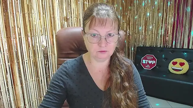 VanessaHotts online show from 09/17/25, 05:09