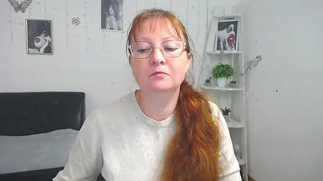 VanessaHotts online show from 10/04/25, 05:05