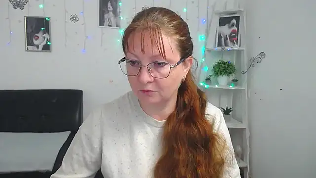 VanessaHotts online show from 10/11/25, 05:17