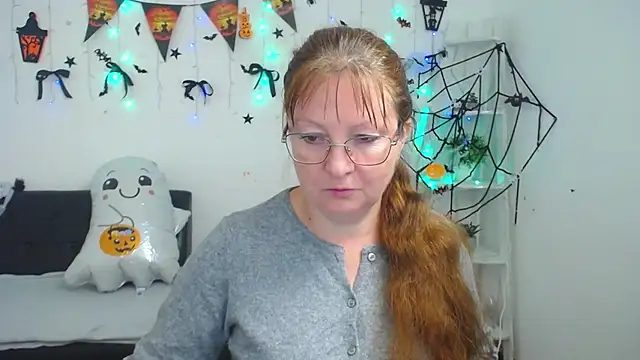 VanessaHotts online show from 10/18/25, 05:43